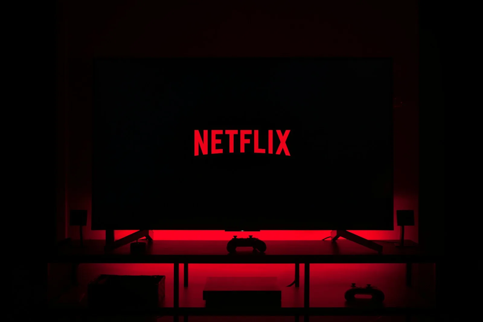 Ações da Netflix (NFLX): Por Que Caíram 30% em 2026